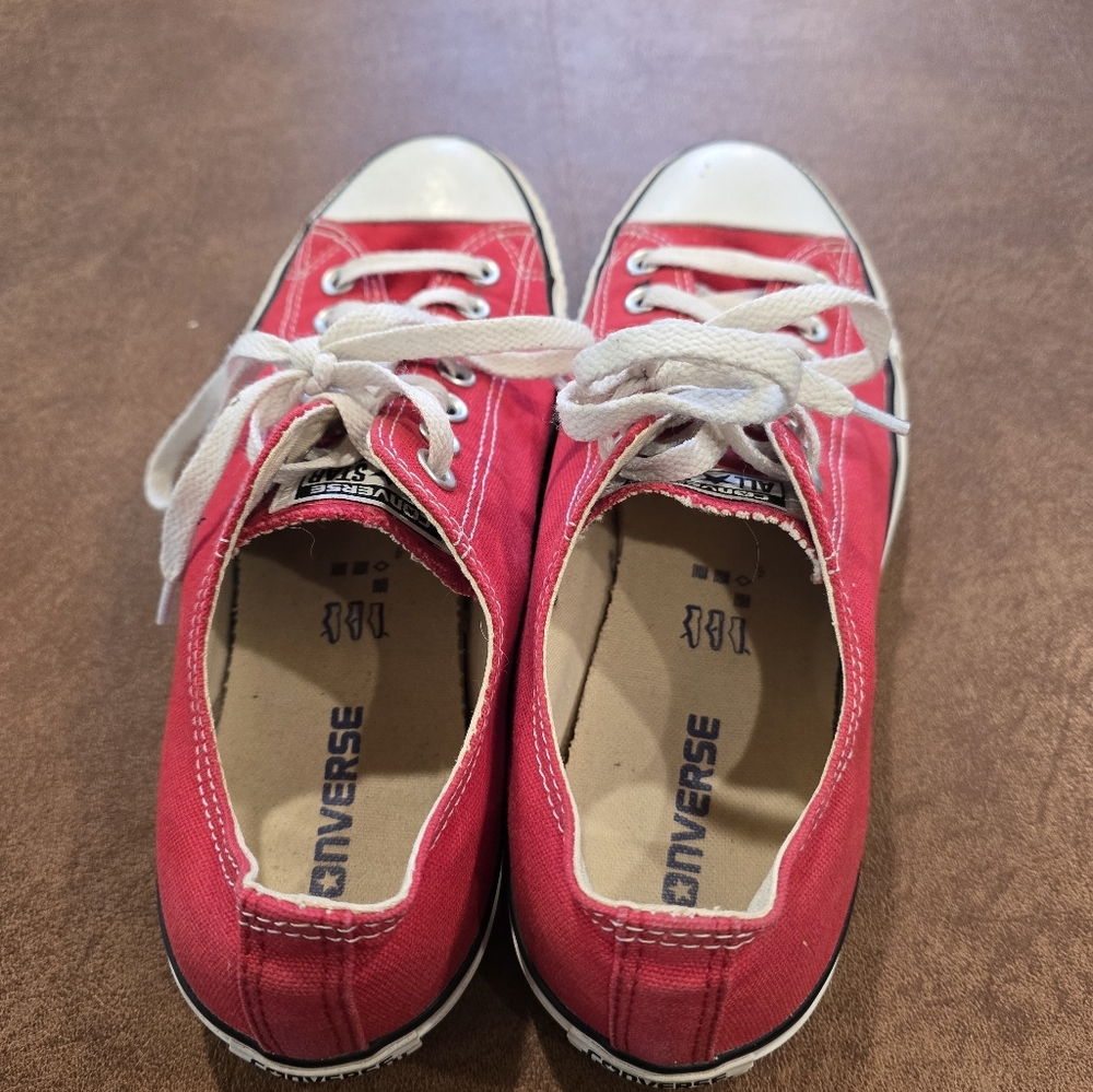 Mens 9, Womens 11 Red Converse Low Top Shoes Sneakers Unisex - Picture 3 of 7